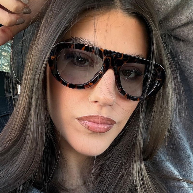 MADELINY Vintage Pilot Sunglas - đánh giá và giá Vintage Fashion Instagram