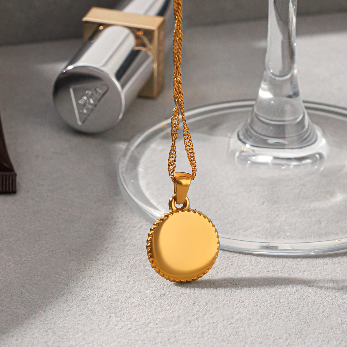 French vintage necklace, niche - đánh giá và giá Vintage Fashion Instagram