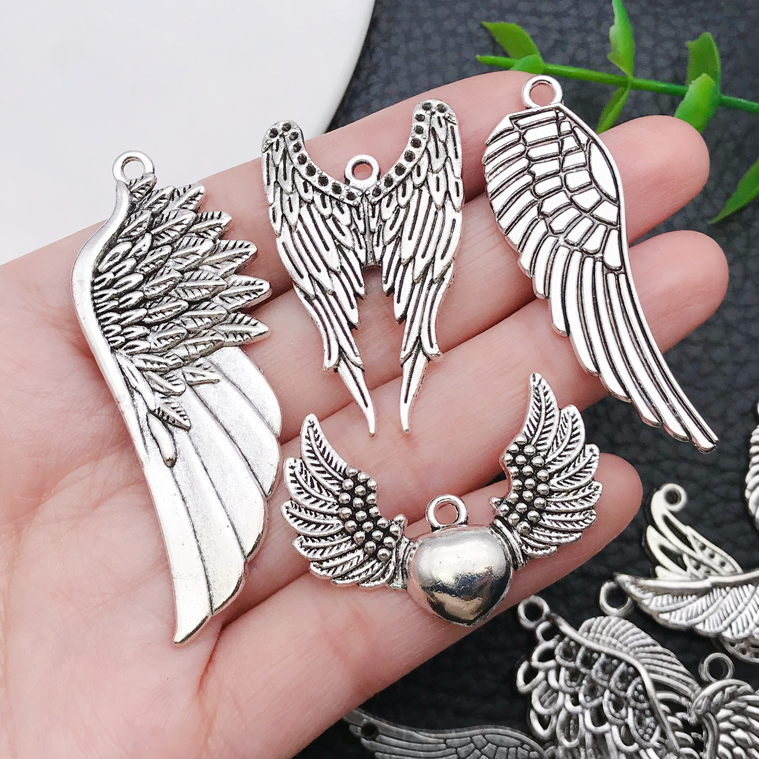 Angel Wing Charms, New 22/42 P - đánh giá và giá Vintage Fashion Stores